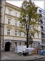  uliční stěna domu již má novou fasádu 